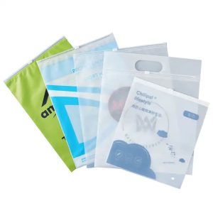 Custom High-End Clothing Packaging Bag with Frosted Zipper and Logo Printing Valve Sealing Handle for PE Plastic Socks