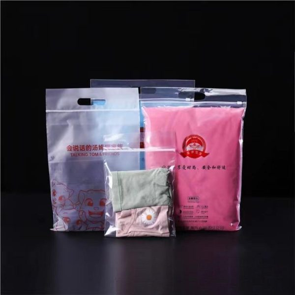 Custom High-End Clothing Packaging Bag with Frosted Zipper and Logo Printing Valve Sealing Handle for PE Plastic Socks